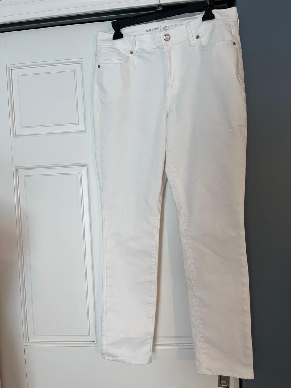 Old Navy White Curvy Profile Mid-Rise Jeans